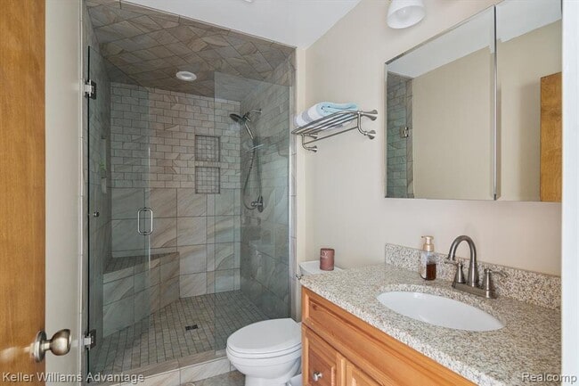 Building Photo - 245 Lynbrook Dr