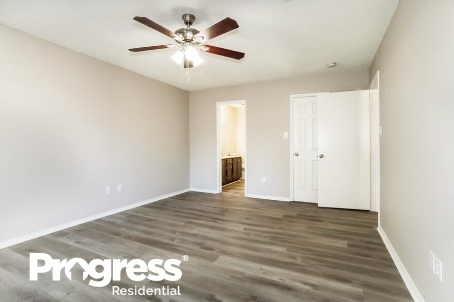 Building Photo - 1201 Cardinal Oaks Dr