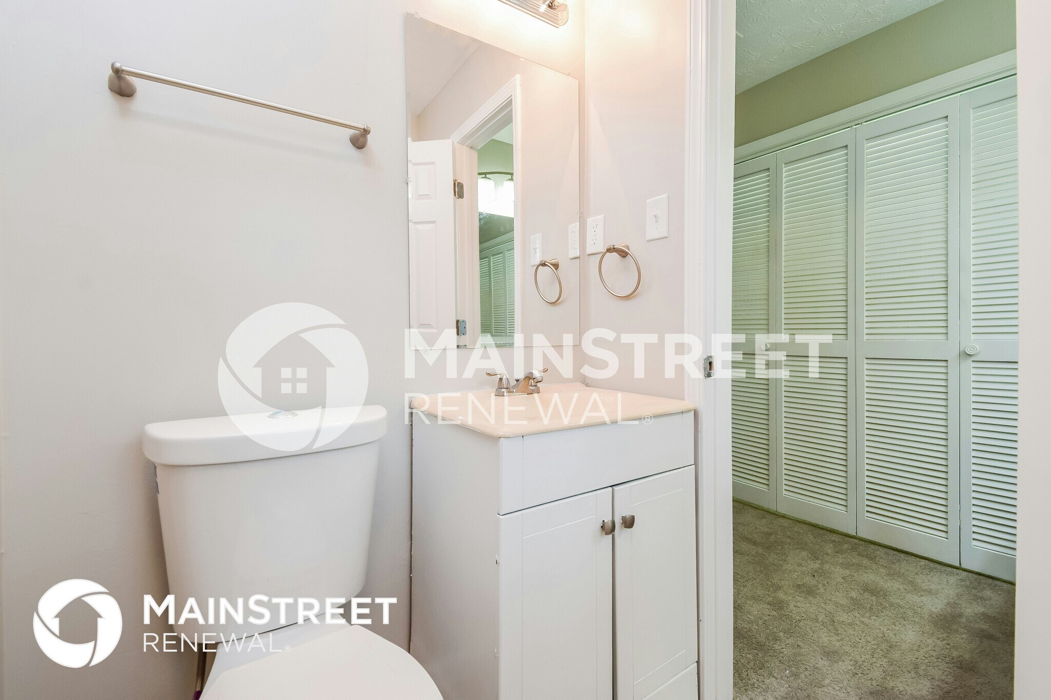 Building Photo - 6112 Lakeshore Dr SE