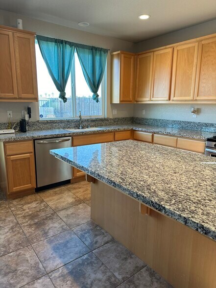 Kitchen2 - 814 Bogdanich Pky