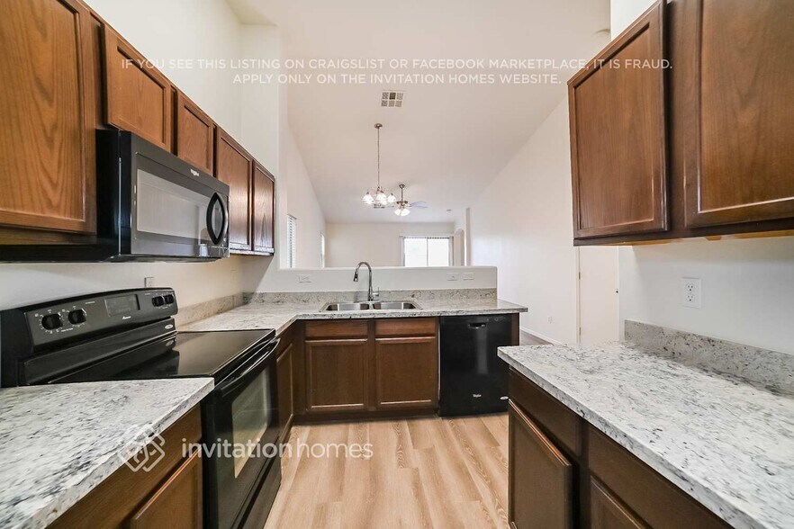 Building Photo - 18365 W Eva St