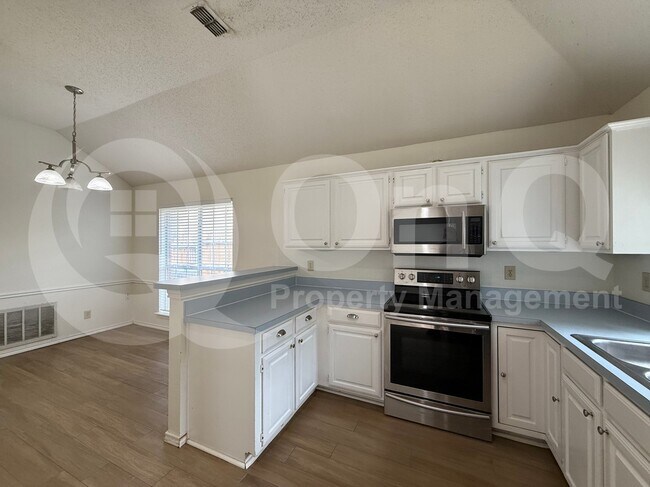 Building Photo - 1206 Hyde Park Dr