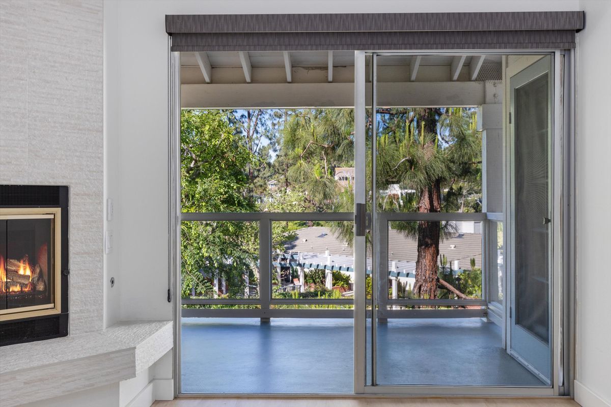 Building Photo - 1682 Circa Del Lago