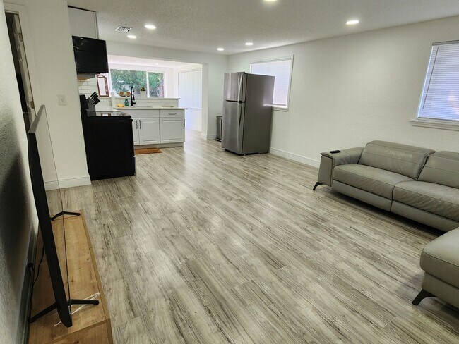 Building Photo - Fully updated 3-bedroom, 2-bath home
