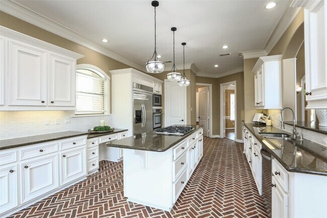 Building Photo - 13810 Nathan Ridge Ln