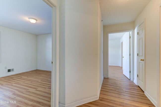 Building Photo - 906 Heritage Way