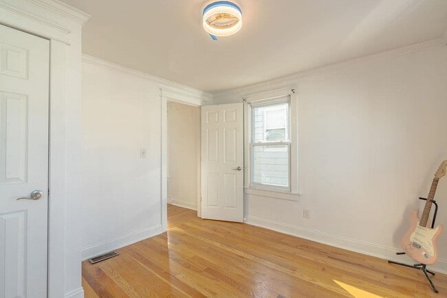 Building Photo - 179 Hobart Ave