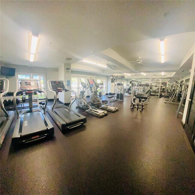 Building Photo - 3001 NE 185th St