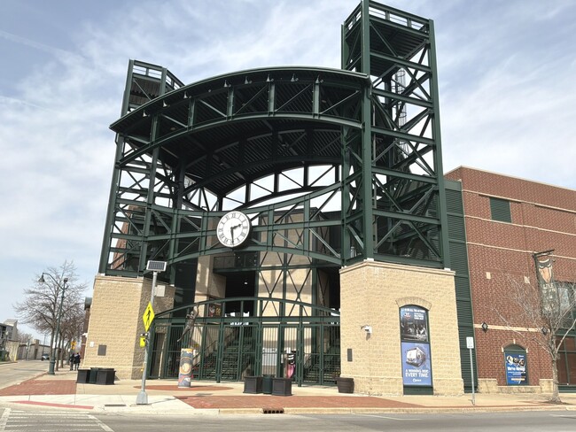 Building Photo - 224 E Cass St