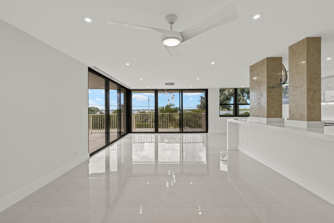Building Photo - 5480 N Ocean Dr