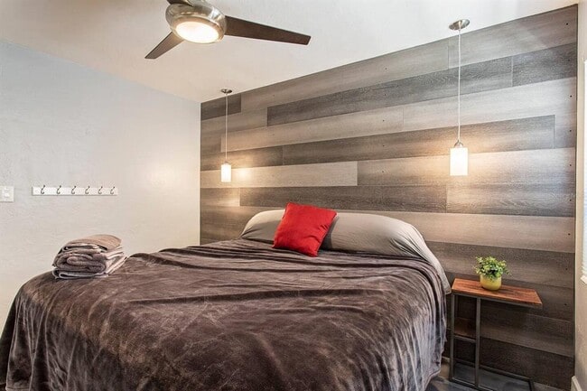 Building Photo - 1235 22nd Ave S