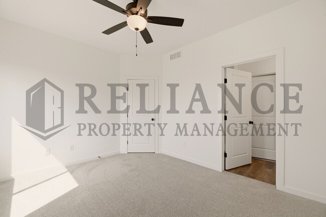 Building Photo - 5249 N Pinecrest Ct