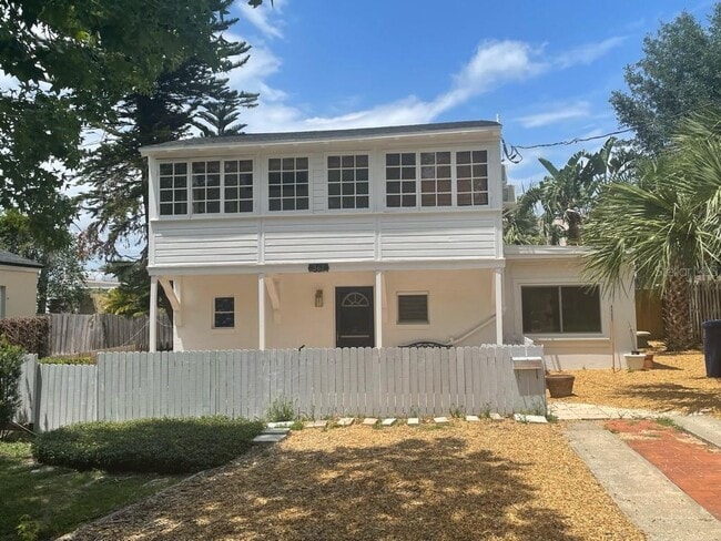 Primary Photo - 367 Holt Ave