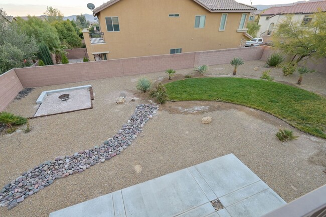 Building Photo - Mountains Edge!! Gated!! Bed & Full Bath D...