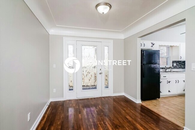 Building Photo - 3 Bedroom Pet-Friendly Home in LOUISVILLE,...