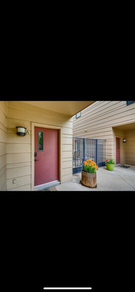 Building Photo - 3068 Umatilla St
