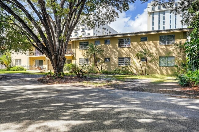 Building Photo - 1239 Mariposa Ave