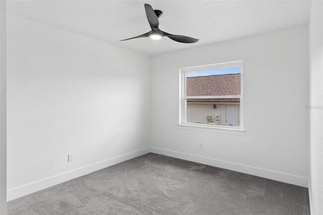 Building Photo - 5424 Loma Vista Dr E