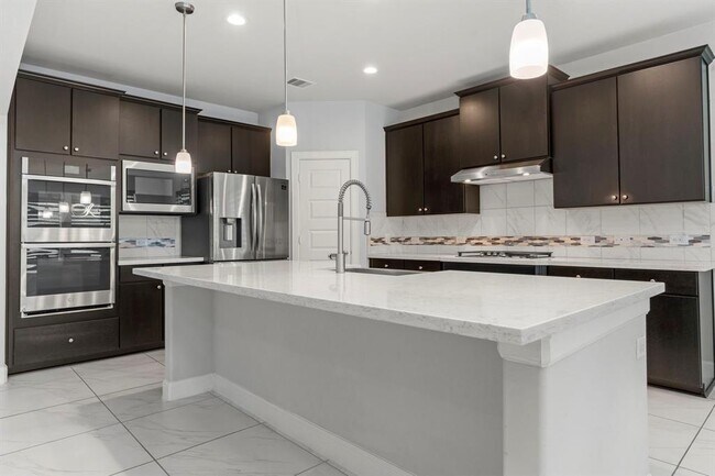 Building Photo - 3010 Tranquility Lake Estates Blvd