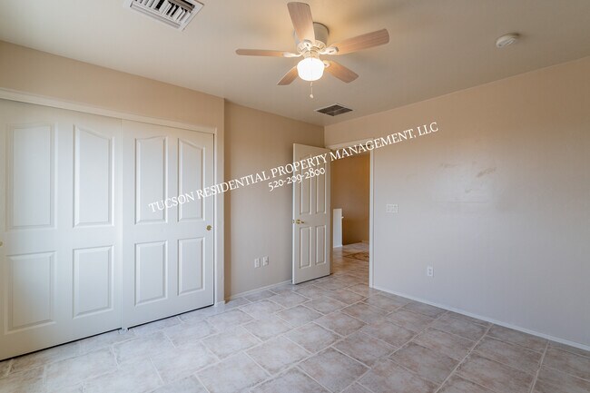 Building Photo - 4123 E Cameo Point Dr