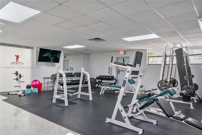Building Photo - 600 Parkview Dr