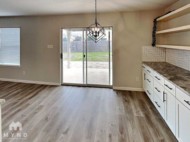 Building Photo - 9203 Silver Vista