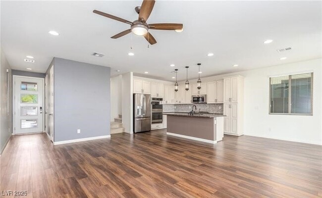 Building Photo - 12556 Skylight View St