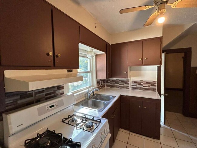 Building Photo - 377 Talbot Ave