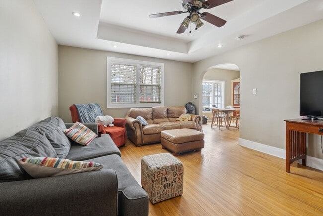 Building Photo - 503 Iowa St