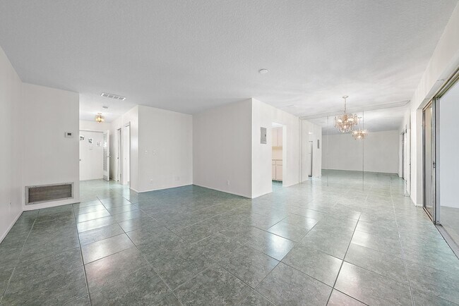 Building Photo - 2638 Gately Dr E