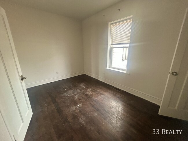 Building Photo - 2133 N Springfield Ave