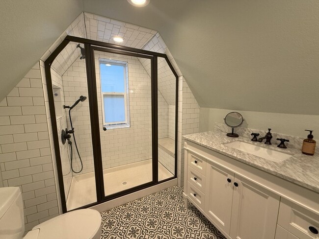 Building Photo - LITTLETON CHARM!!! CORNER LOT, BRICK HOME WITH GARAGE, AVAILABLE NOW, $0 DEPOSIT OPTIONS