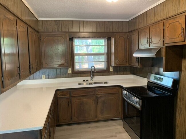 Building Photo - Renovated 3 Bedroom 1 Bath Home for Rent!