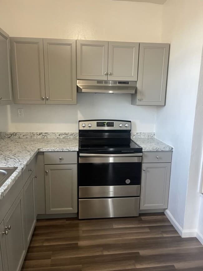 Building Photo - FOR RENT WILLOUBHY AREA!