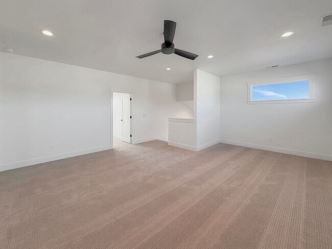 Building Photo - Luxury New Construction in Centerra: 4-Bed High-End Home, Dog Friendly, Fenced Yard, Near Downtow...