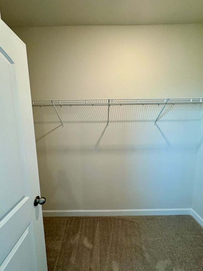 Building Photo - Beautiful 3BR/3.5BA Townhome in Rea Farms