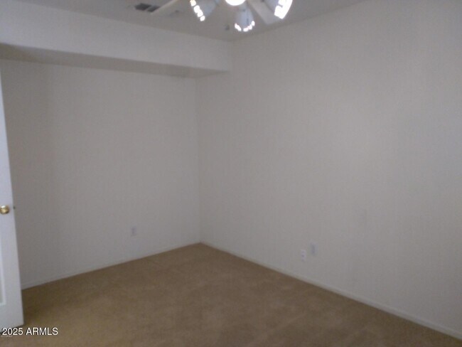 Building Photo - 1924 W Mockingbird Dr