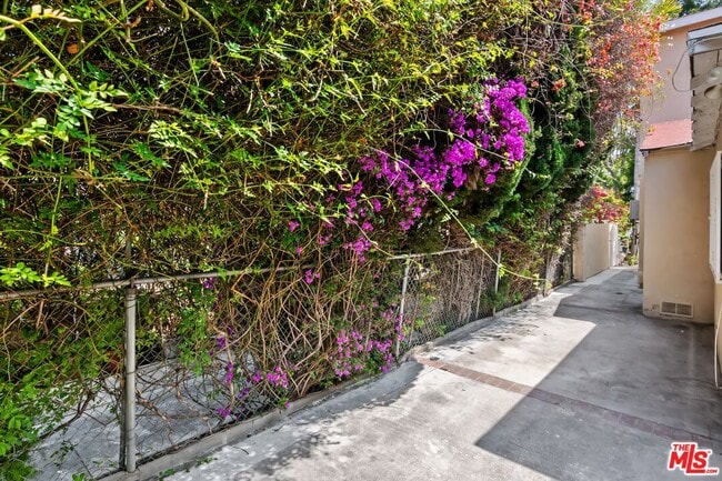 Building Photo - 2151 Glendon Ave