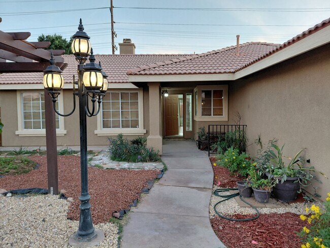 Building Photo - 936 Alameda St