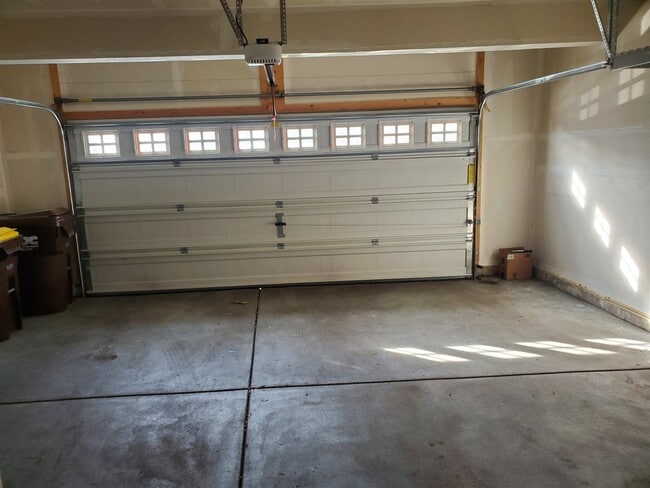 Building Photo - 10070 Cummings St