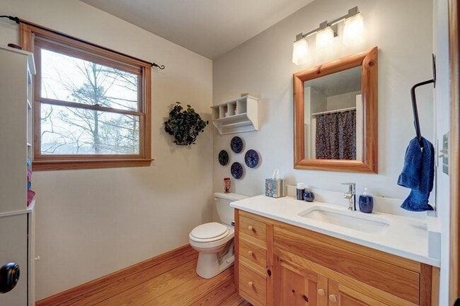 Building Photo - 325 White Water Run