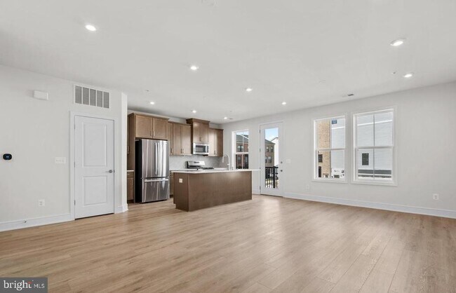 Building Photo - 43298 Farringdon Sq