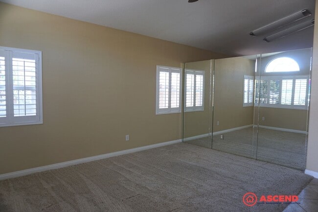 Building Photo - 3 Bedroom Home Near White Ln. & Gosford!