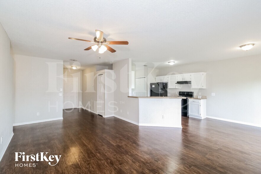 Building Photo - 3332 Rogue St