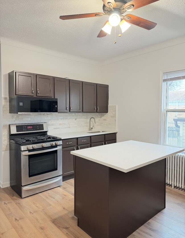 Building Photo - 5104 N Austin Ave