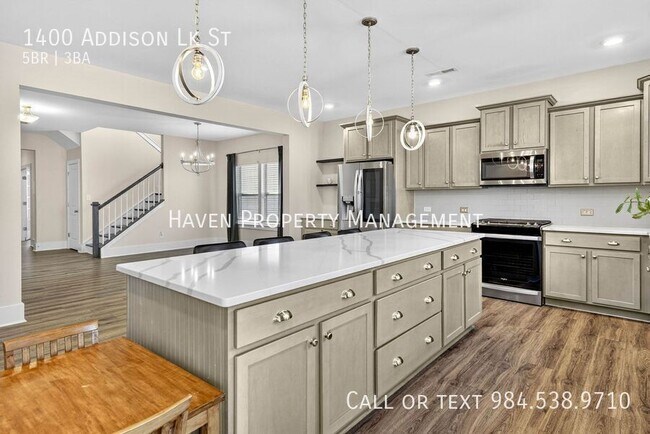 Building Photo - 1400 Addison Lk St