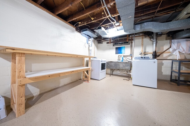 Building Photo - 2019 19th Ave NE