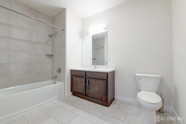 Building Photo - 722 Lorhan Dr