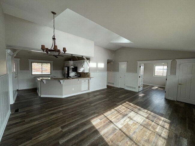 Building Photo - Charming Remodeled 5bd Country Home in Pal...