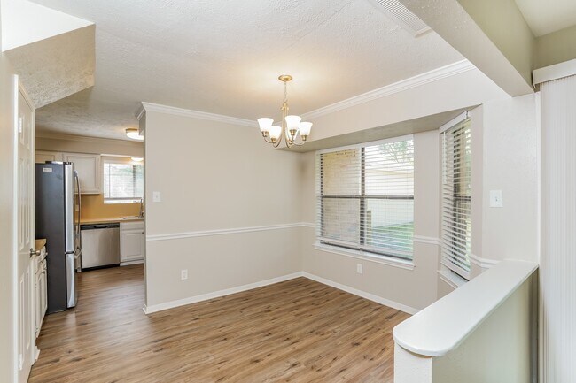 Building Photo - 8431 Pines Pl Dr